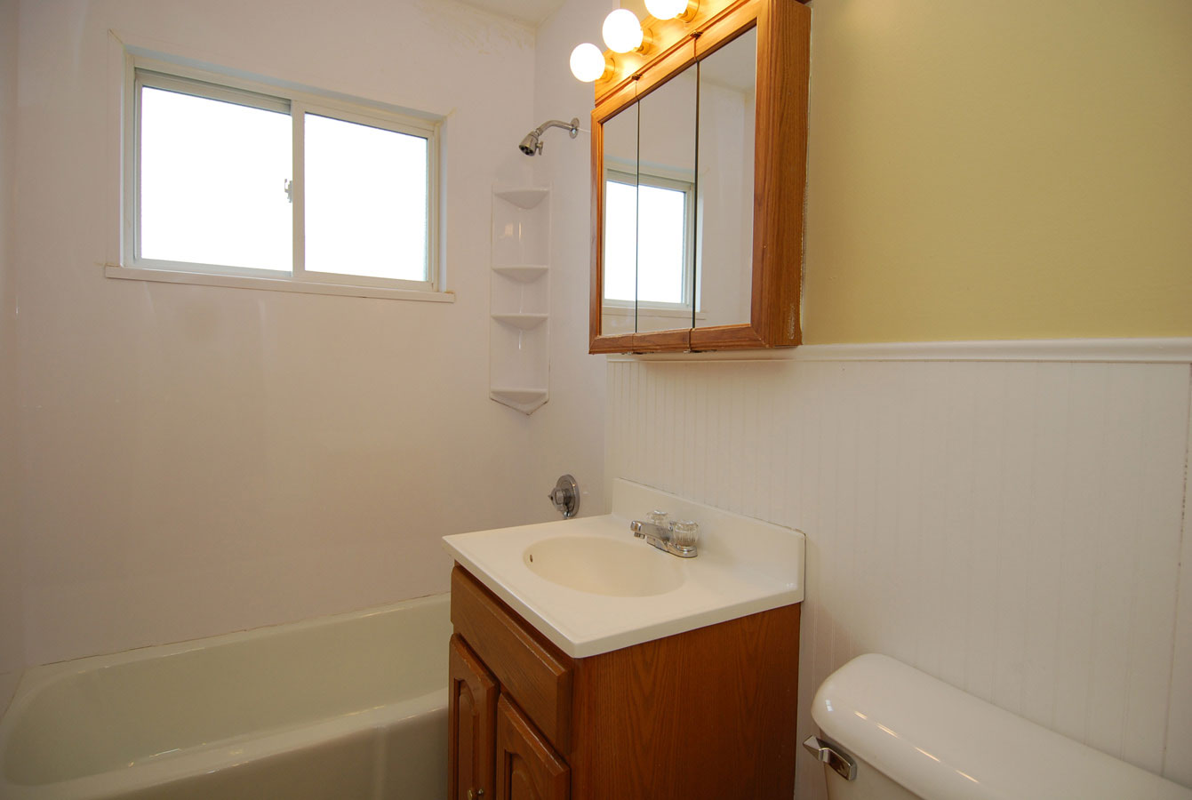 Bathroom - 2 Bedroom Townhouse, Wellington Terrace, Manchester NH