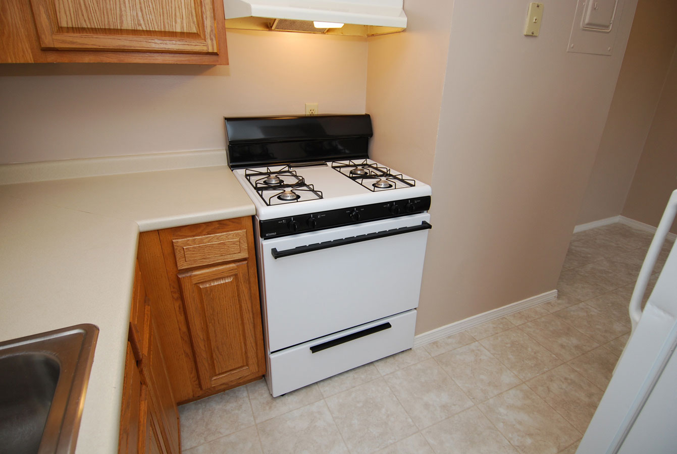 Kitchen - 2 Bedroom Townhouse, Wellington Terrace, Manchester NH