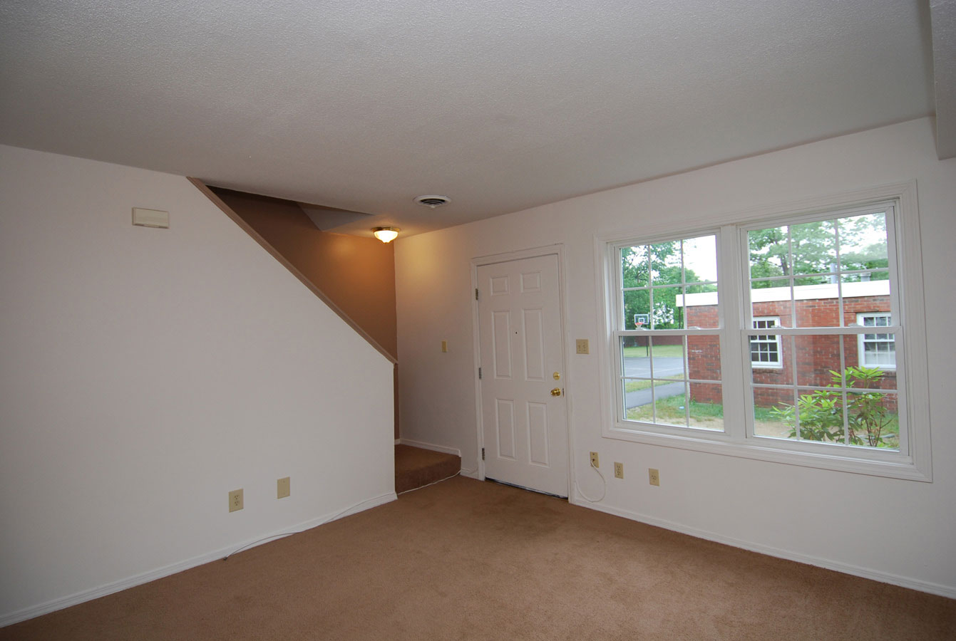 Living Room - 2 Bedroom Townhouse, Wellington Terrace, Manchester NH